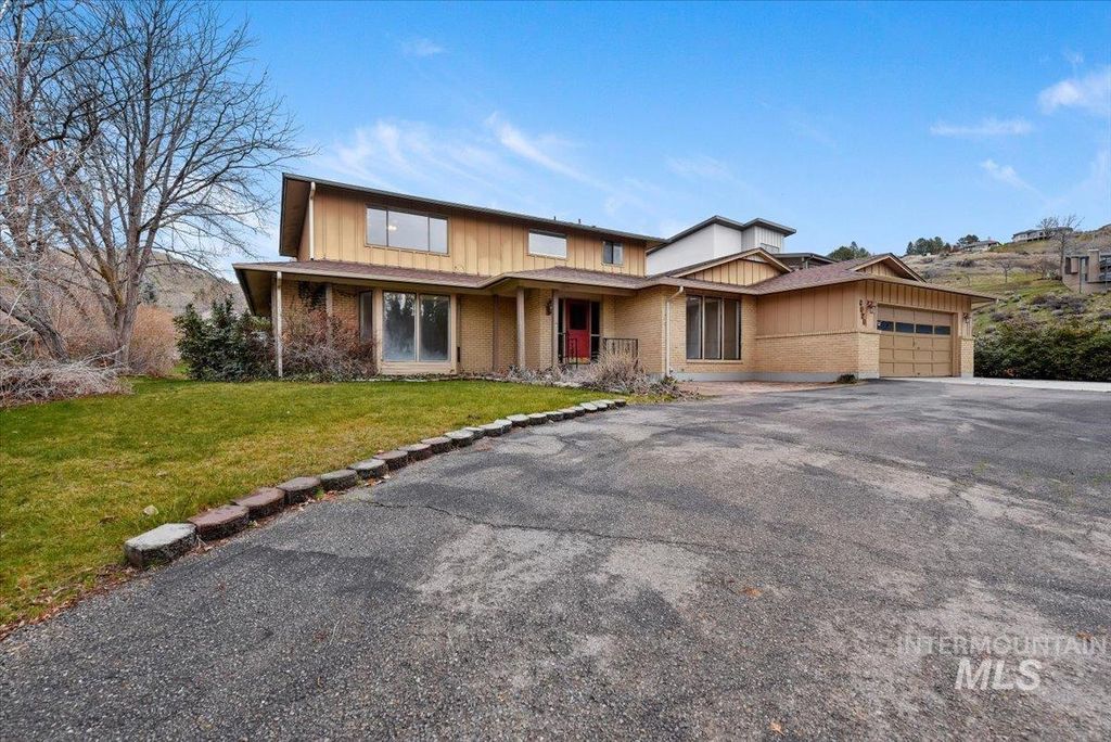 Photo of 4820 W Hill Rd, Boise, ID 83703 (MLS # 98977141)