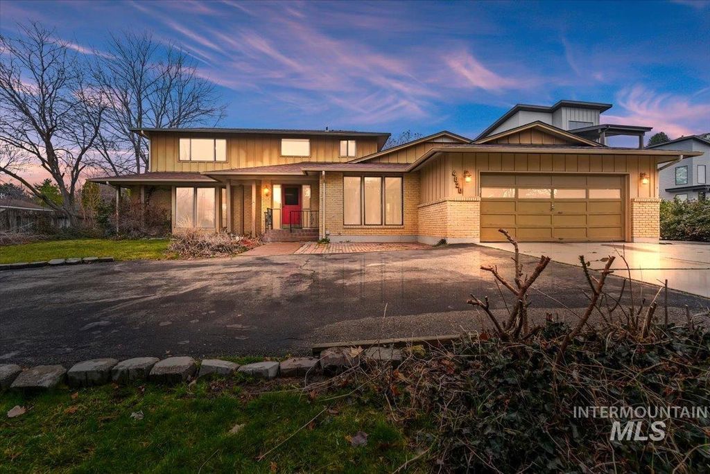 Photo of 4820 W Hill Rd, Boise, ID 83703 (MLS # 98977141)