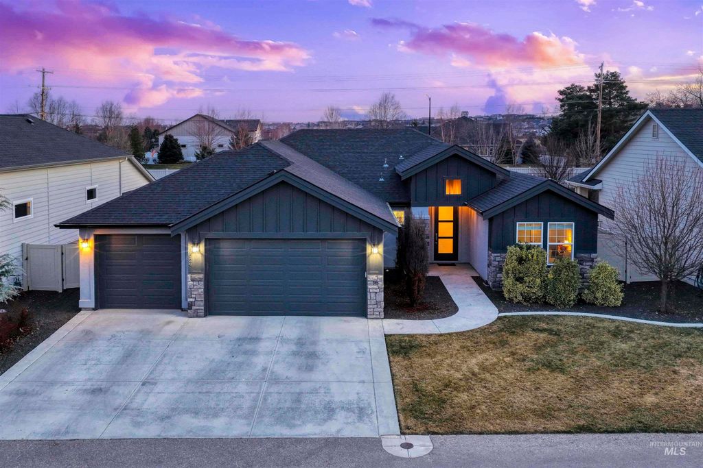 Photo of 2229 E Grayson St, Meridian, ID 83642 (MLS # 98972926)