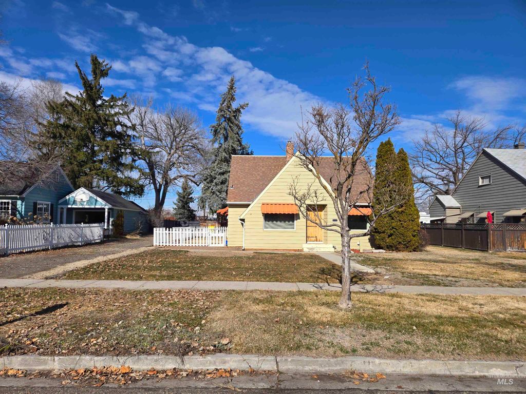 Photo of 1115 Sw 2nd Avenue, Ontario, OR 97914 (MLS # 98974964)