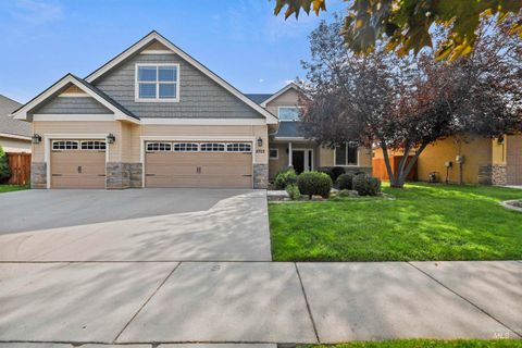 Photo of 5702 N Claret Cup Way, Meridian, ID 83646 (MLS # 98960367)