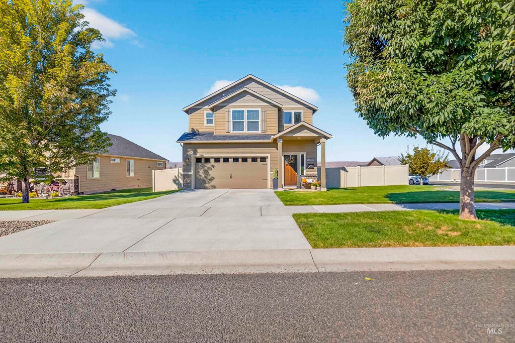 Photo of 1717 Pioneer Drive, Lewiston, ID 83501 (MLS # 98962693)
