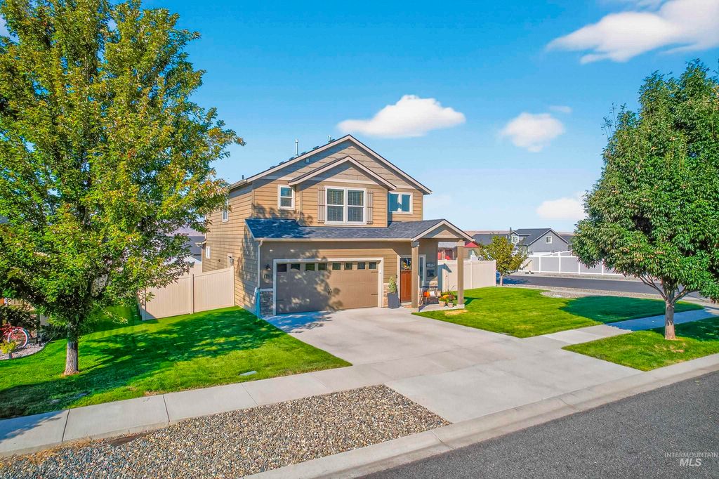 Photo of 1717 Pioneer Drive, Lewiston, ID 83501 (MLS # 98962693)