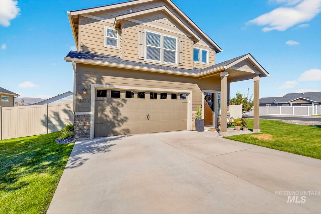 Photo of 1717 Pioneer Drive, Lewiston, ID 83501 (MLS # 98962693)