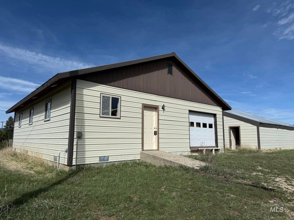 Photo of 11100 Bens Rd, Cascade, ID 83611 (MLS # 98984093)