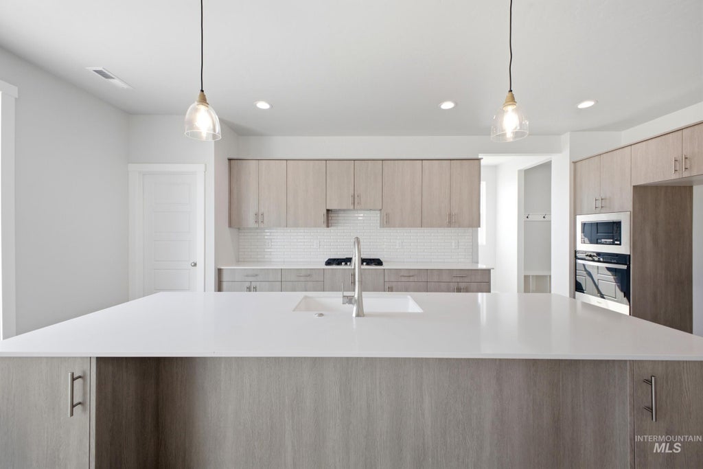 Photo of 15457 Queensbury Ave, Nampa, ID 83651 (MLS # 99004734)