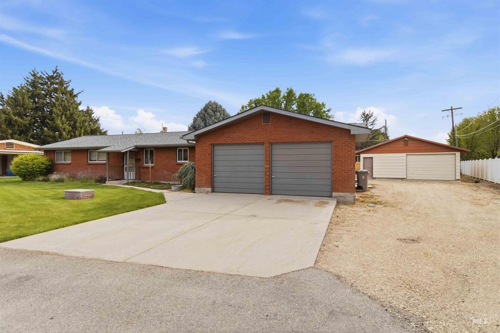 Photo of 1212 N Vivian Ave, Boise, ID 83704 (MLS # 98984457)