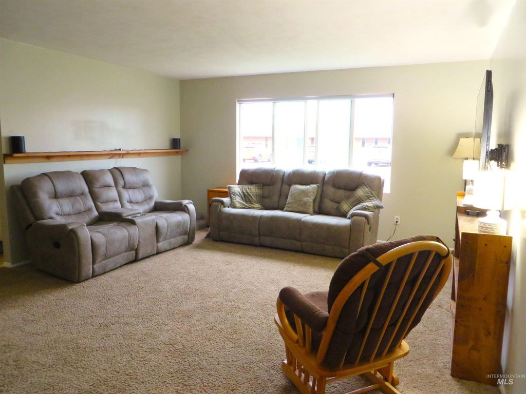 Photo of 416 S Iowa Ave, Fruitland, ID 83619 (MLS # 98978122)