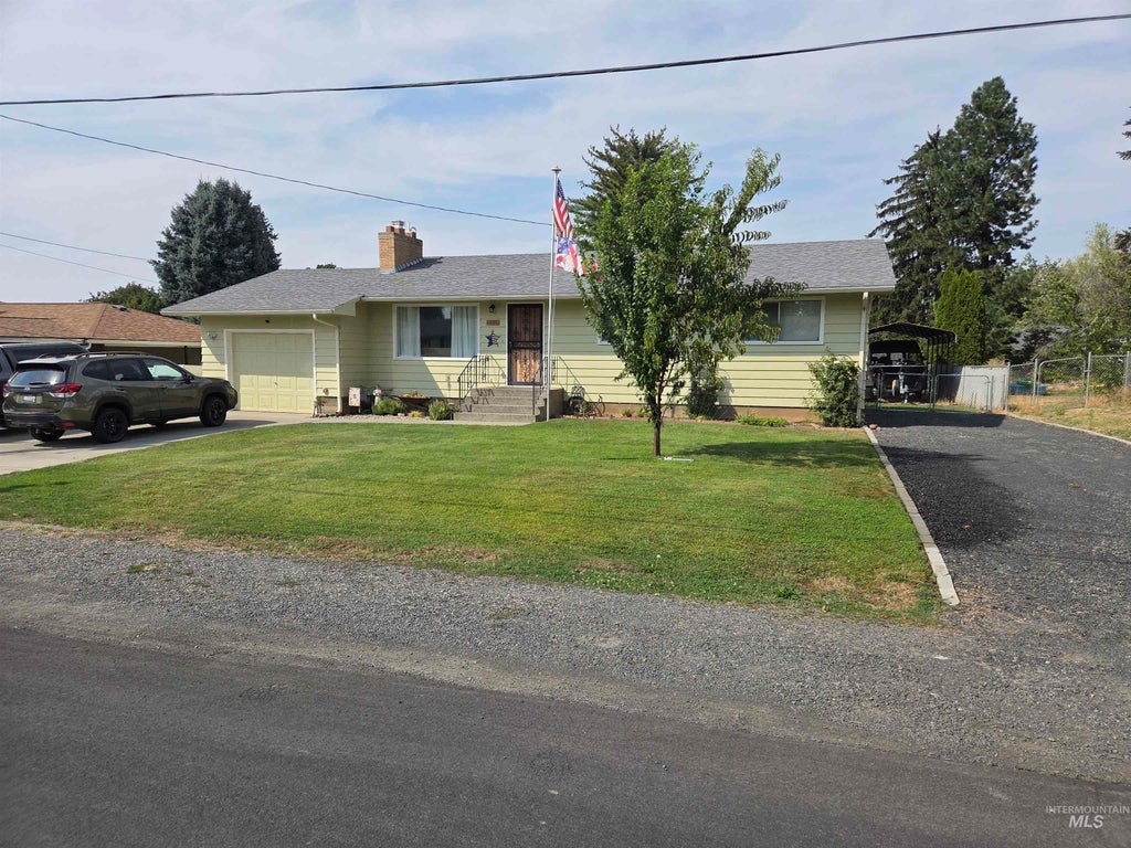 Photo of 431 Linden Drive, Lewiston, ID 83501 (MLS # 98998733)