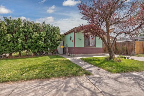 Photo of 1202 SE 11th Ave, Ontario, OR 97914 (MLS # 98988334)