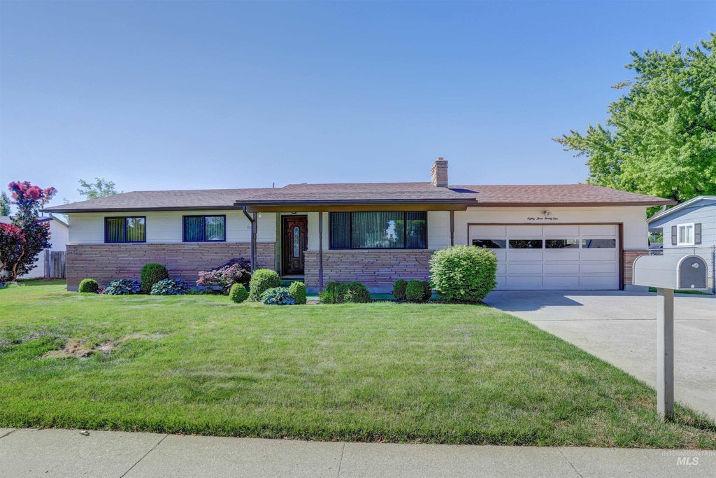 Photo of 8321 W Westchester Ave, Boise, ID 83704 (MLS # 98990529)