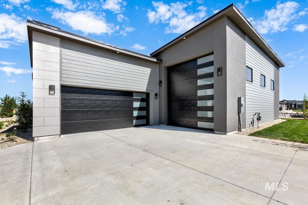 527 Midpoint Ave