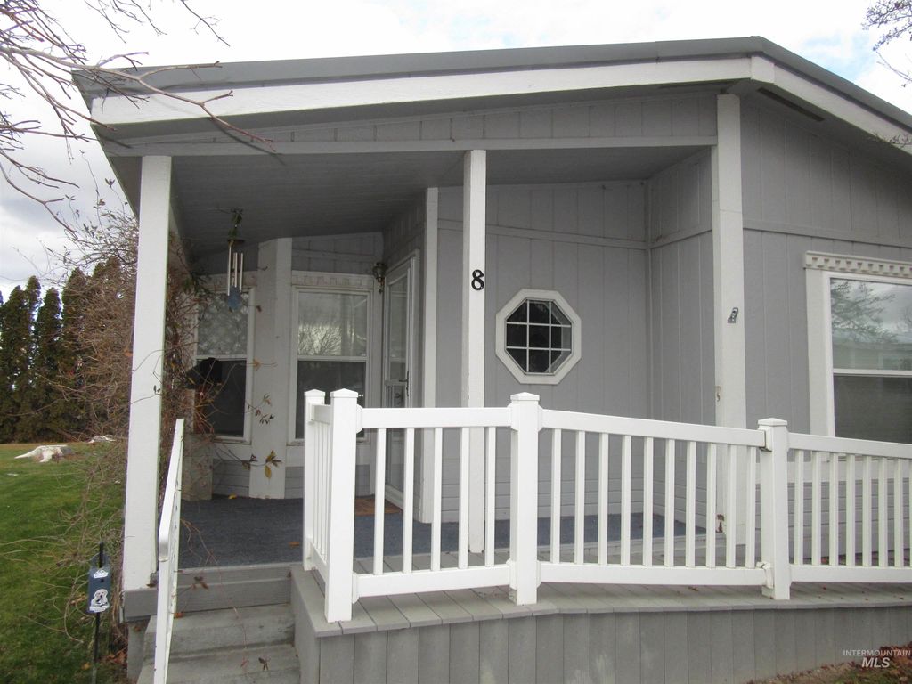 Photo of 910 Moon Glo Ave #8, Buhl, ID 83316 (MLS # 98971062)