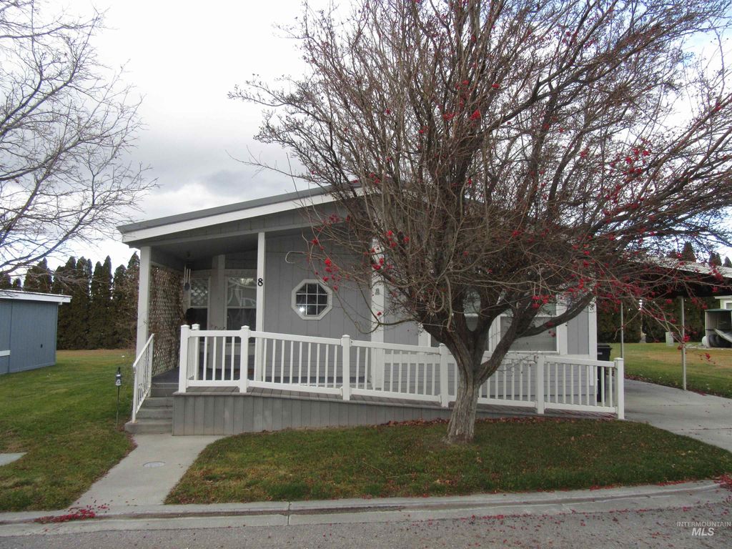 Photo of 910 Moon Glo Ave #8, Buhl, ID 83316 (MLS # 98971062)