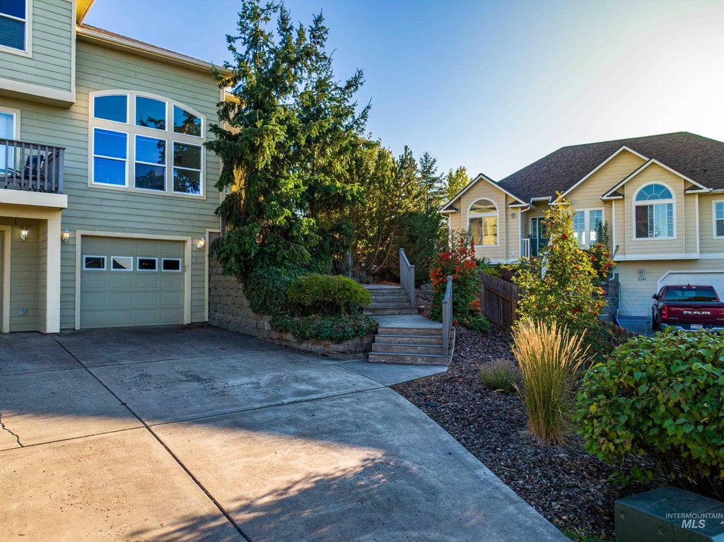 Photo of 2265 E Sixth Street, Moscow, ID 83843 (MLS # 99002010)