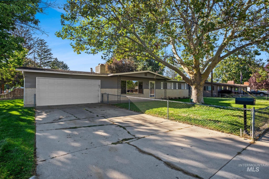 Photo of 2037 S Curtis Rd, Boise, ID 83705 (MLS # 99001166)
