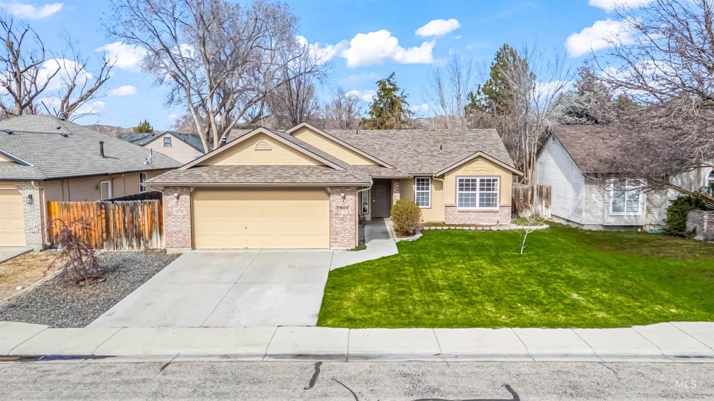 Photo of 6988 W Tamarindo Ct, Boise, ID 83714 (MLS # 98977224)