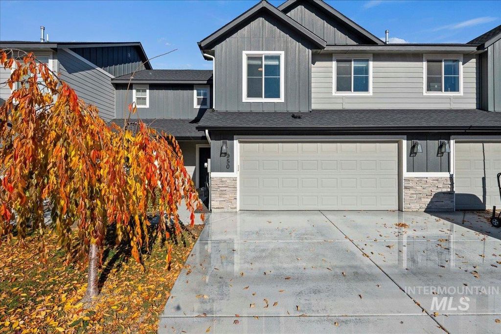 Photo of 950 W Woodpine St, Meridian, ID 83646 (MLS # 98967170)