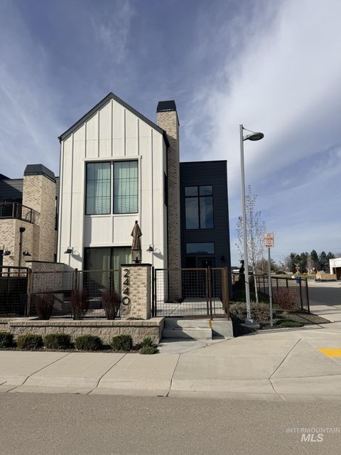 Photo of 2440 W Iron Coop Street, Eagle, ID 83616 (MLS # 98979097)