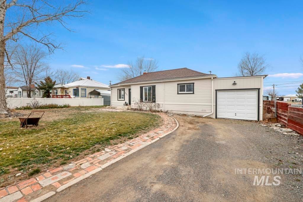 Photo of 821 12th Ave N, Buhl, ID 83316 (MLS # 98972969)