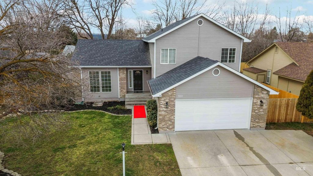 Photo of 5223 N Hertford Way, Boise, ID 83714 (MLS # 98977061)