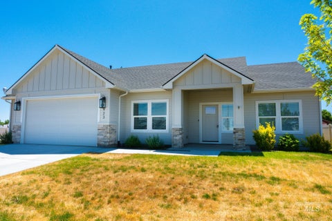 Photo of 923 Redwood Ct, Nyssa, OR 97913 (MLS # 98987805)