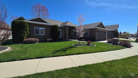 Photo of 2898 Silverleaf Way, Meridian, ID 83646 (MLS # 98979661)