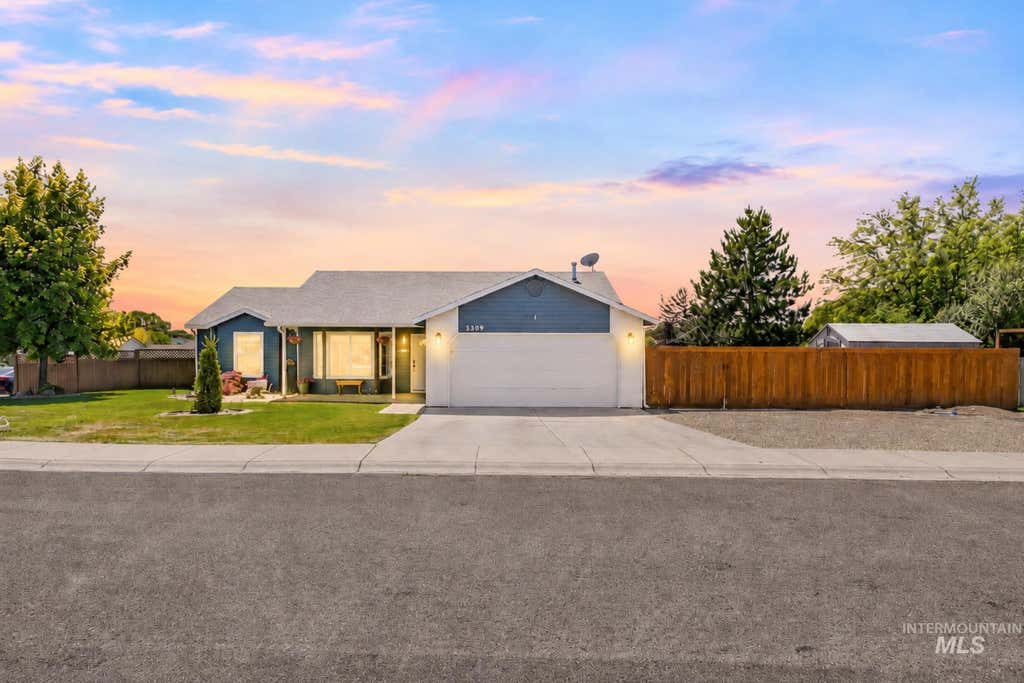 Photo of 3309 Robinhood Loop, Nampa, ID 83687 (MLS # 98996941)