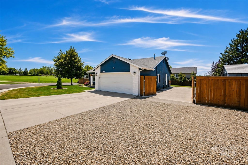 Photo of 3309 Robinhood Loop, Nampa, ID 83687 (MLS # 98996941)