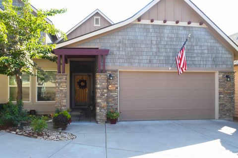 Photo of 4902 N Ellicott Ln, Garden City, ID 83714 (MLS # 98985417)