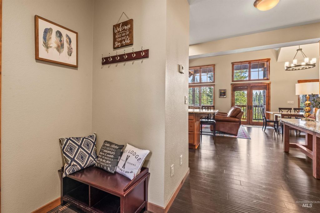 Photo of 33 Golden Bench Ct, Donnelly, ID 83615 (MLS # 98968600)