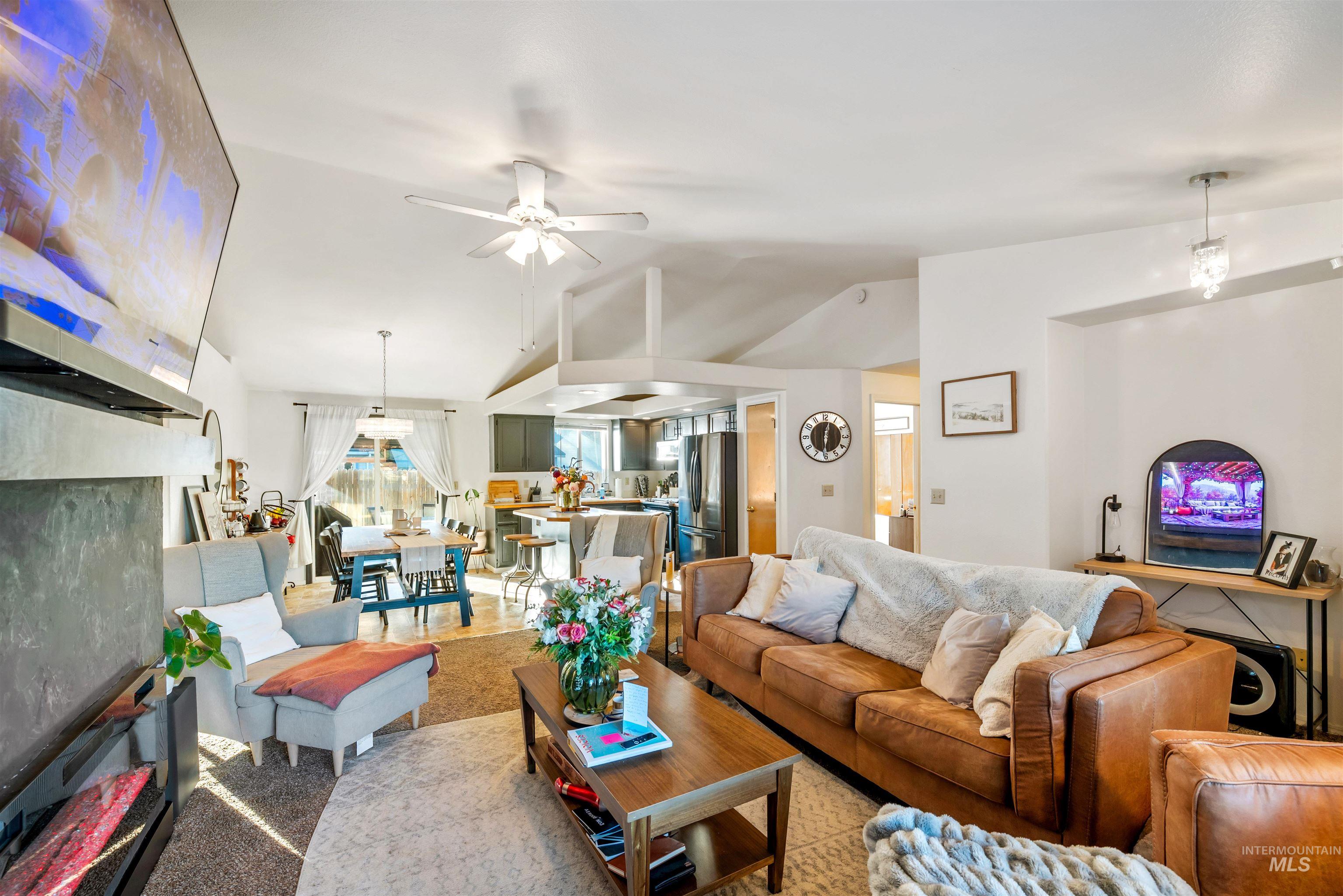 381 E Daniel Ct