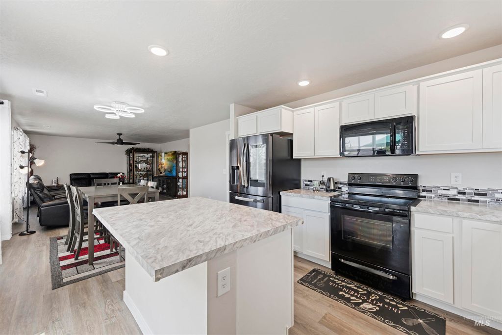 Photo of 4887 W Quaker Ridge St, Meridian, ID 83642 (MLS # 98984068)