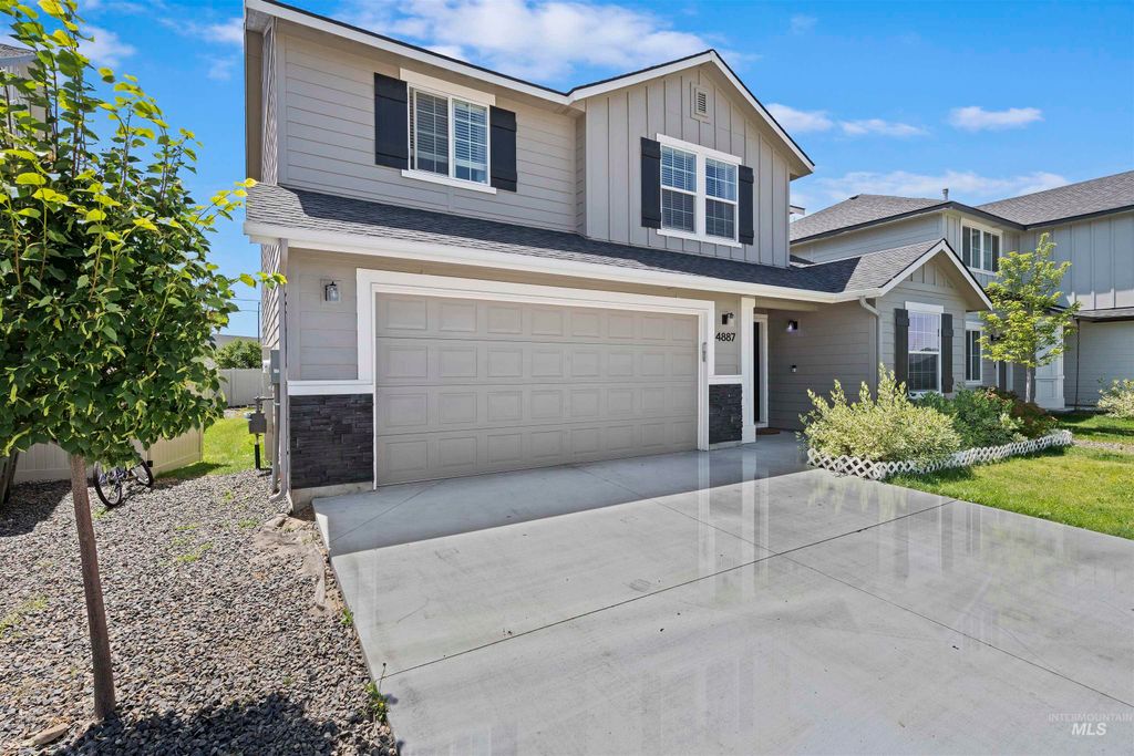 Photo of 4887 W Quaker Ridge St, Meridian, ID 83642 (MLS # 98984068)