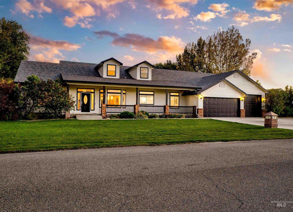 Photo of 4019 E Man O War Dr, Nampa, ID 83686 (MLS # 98965132)