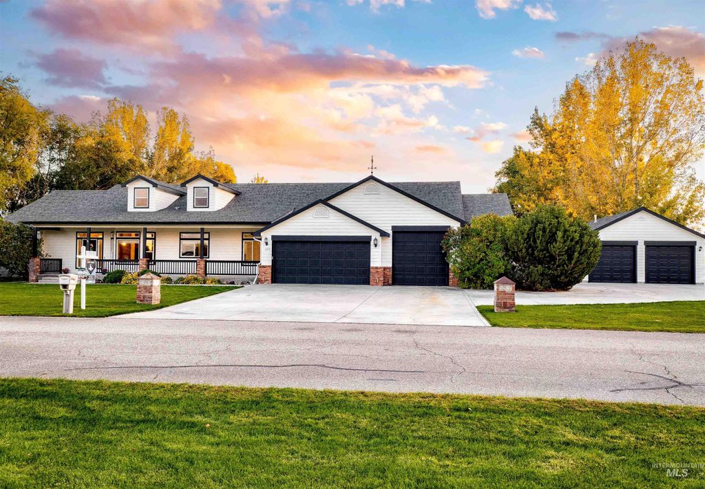 Photo of 4019 E Man O War Dr, Nampa, ID 83686 (MLS # 98965132)