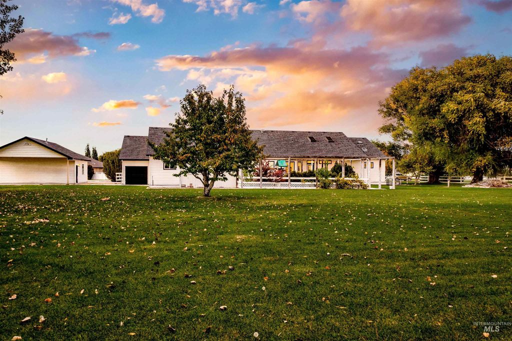 Photo of 4019 E Man O War Dr, Nampa, ID 83686 (MLS # 98965132)