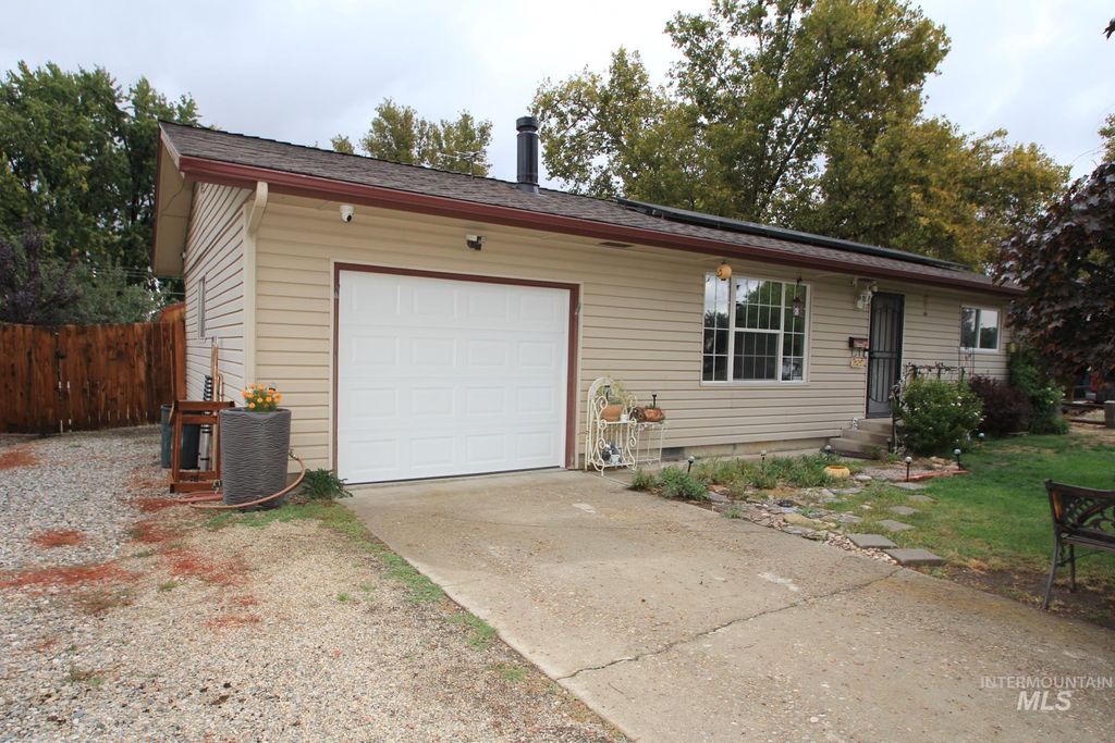 Photo of 504 W 2nd St, Emmett, ID 83617 (MLS # 98963952)