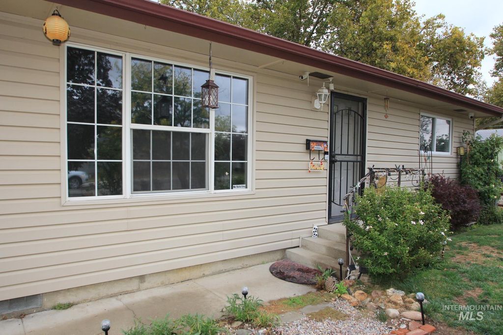 Photo of 504 W 2nd St, Emmett, ID 83617 (MLS # 98963952)