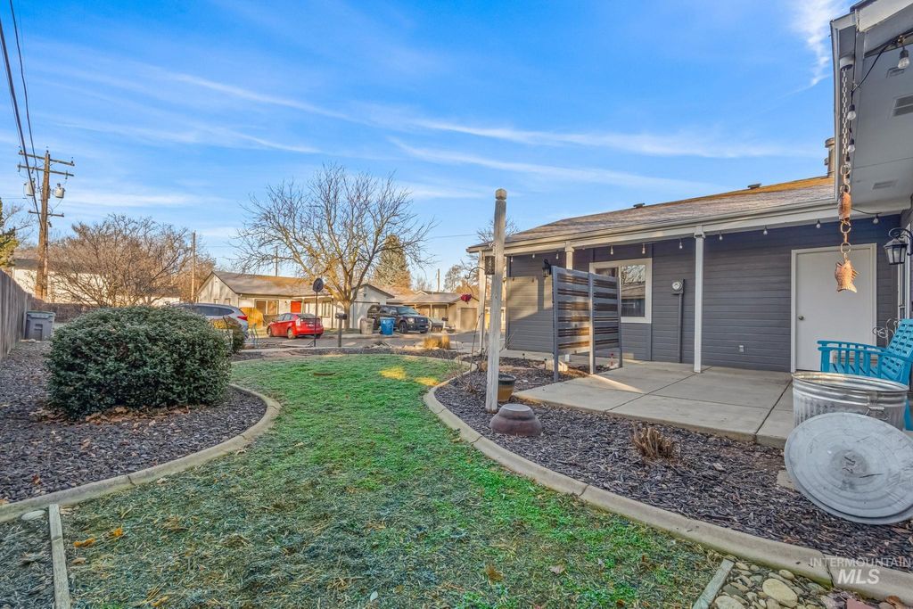 Photo of 2750 N Macondray Ln, Boise, ID 83707 (MLS # 98974104)