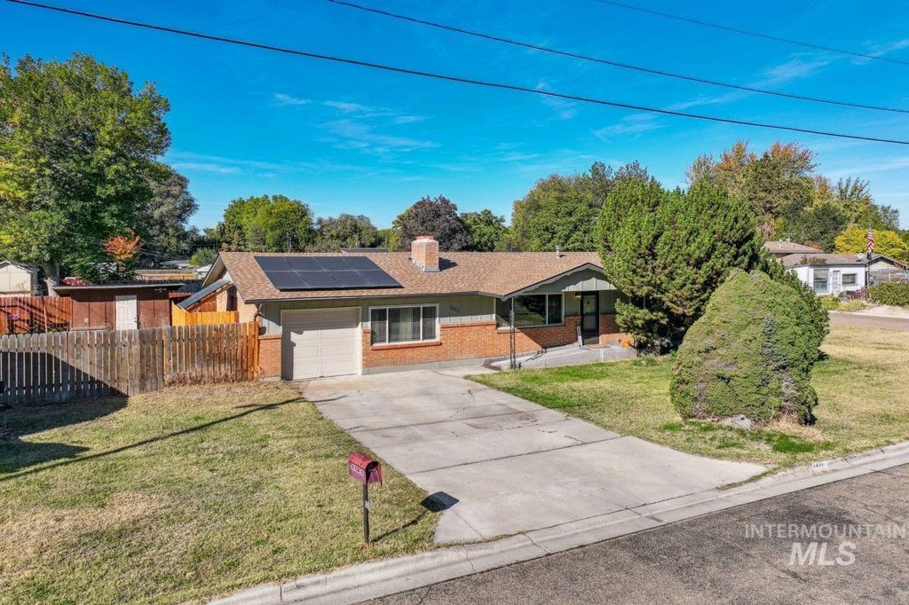 Photo of 1511 N Indiana Ave, Caldwell, ID 83605 (MLS # 98972140)