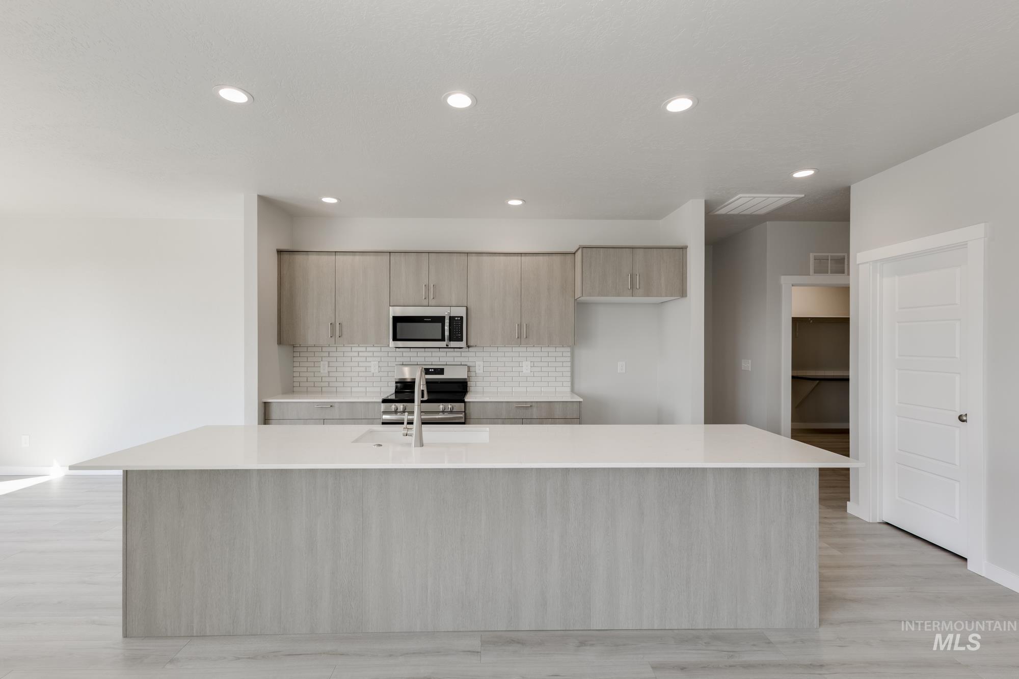 1101 E Crab Springs St