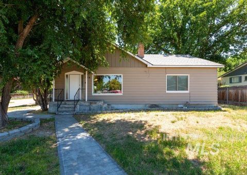 Photo of 710 E Linden St, Caldwell, ID 83605 (MLS # 98935649)