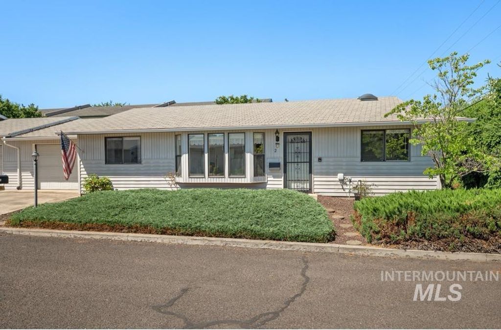 Photo of 1128 Burrell Ave #2, Lewiston, ID 83501 (MLS # 98956068)