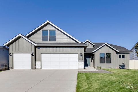 2323 N Carly Ave Star ID 83669