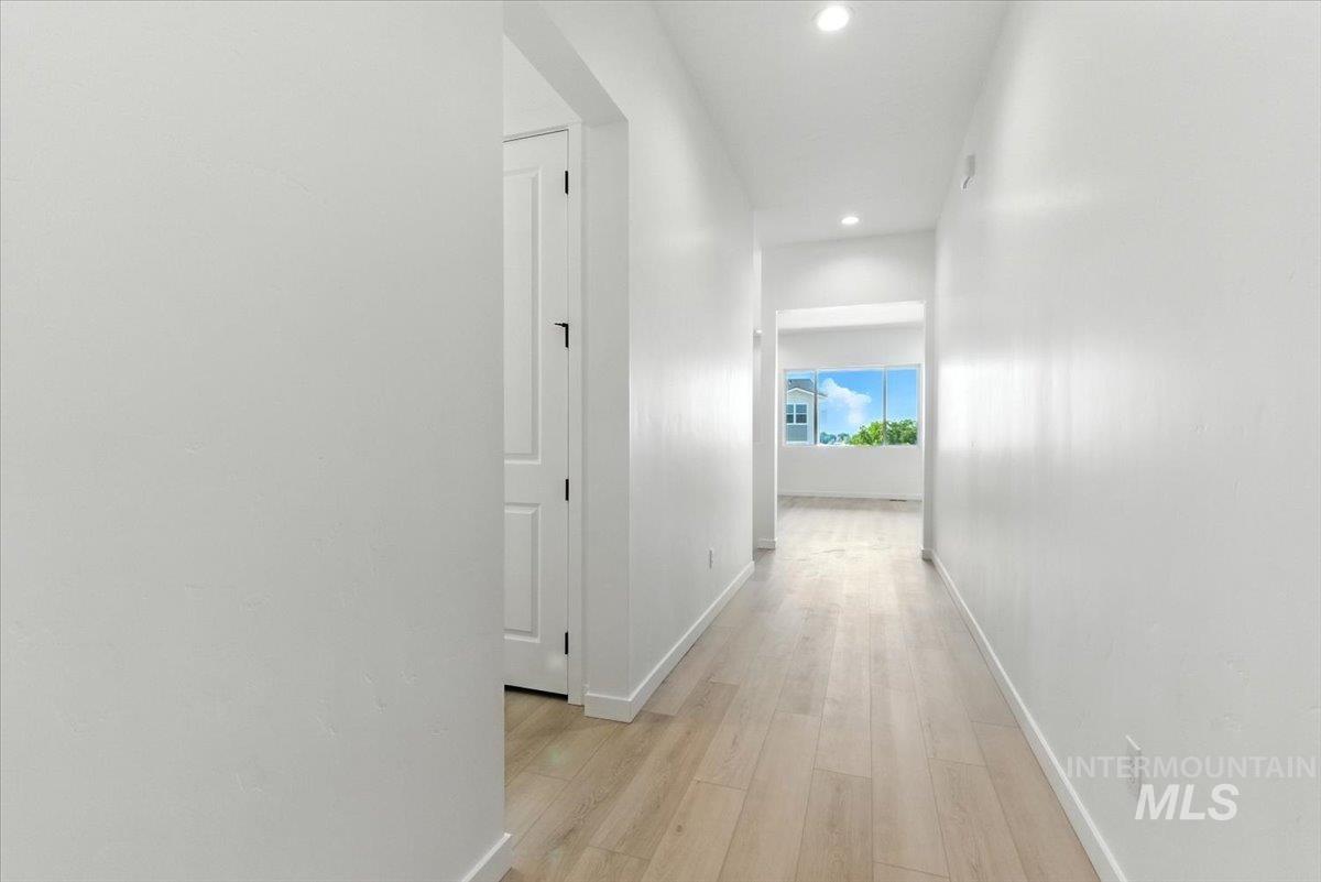 846 N Falling Water Way