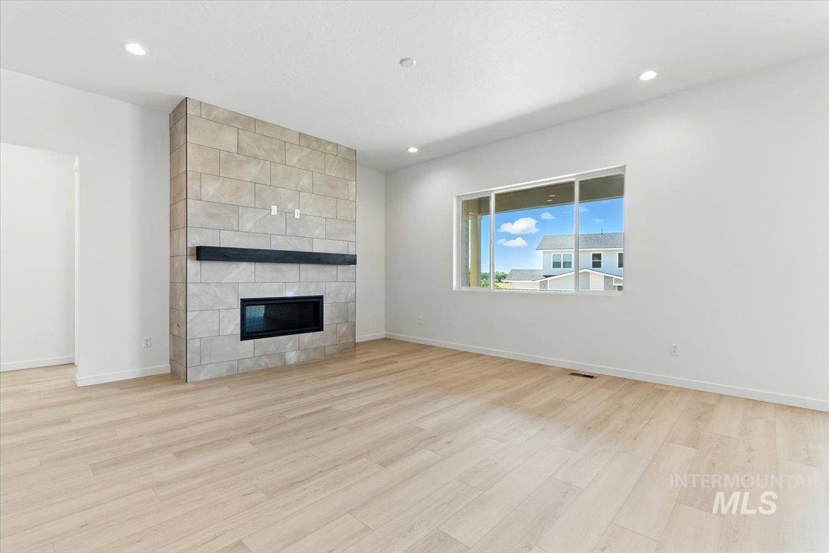 846 N Falling Water Way