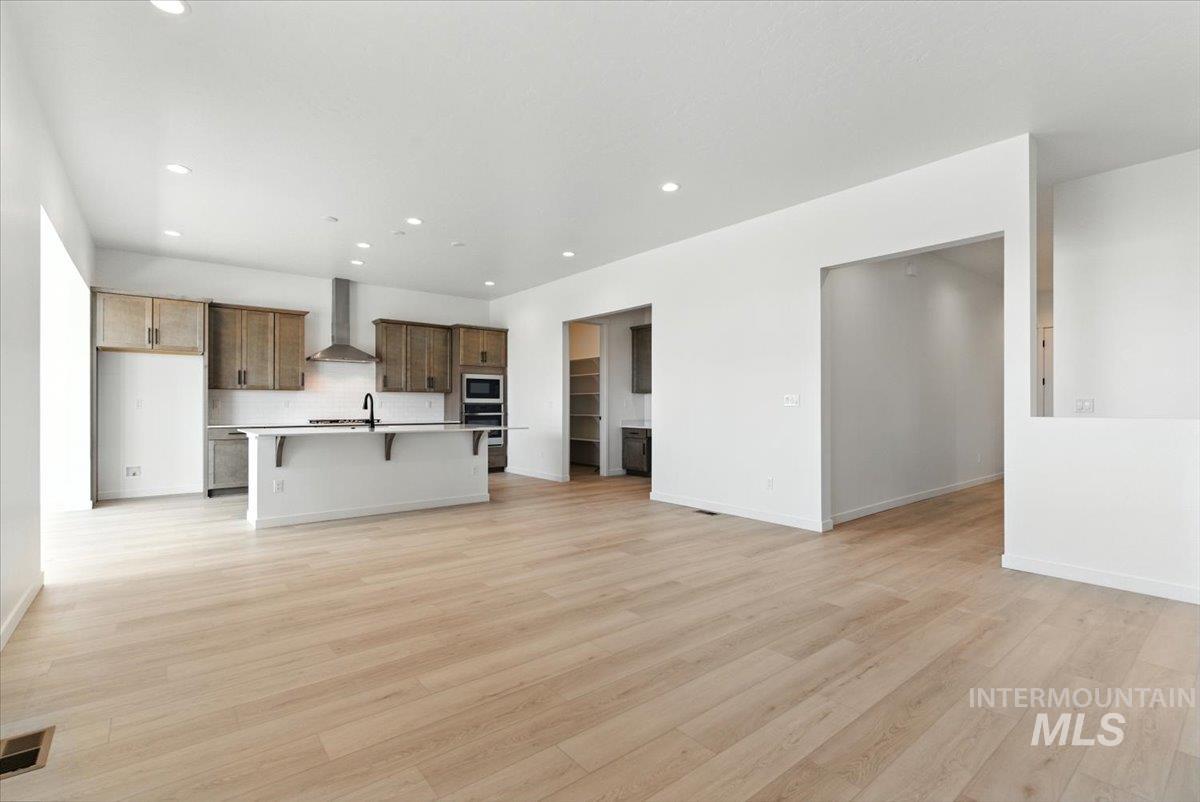 846 N Falling Water Way