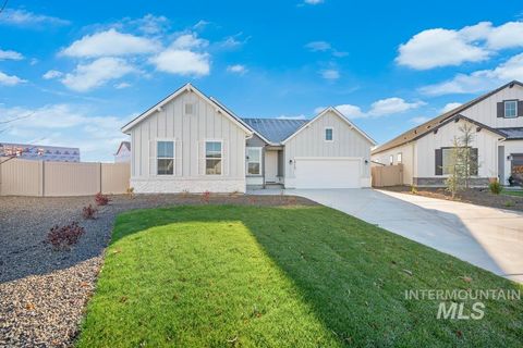 846 N Falling Water Way Eagle ID 83616