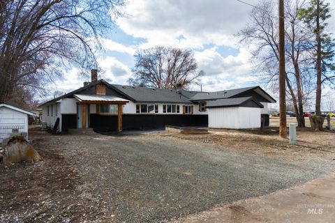 Photo of 385 Bass St, Ontario, OR 97914 (MLS # 98977286)